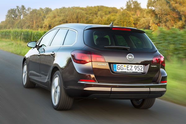 2010-opel-astra-sports-tourer