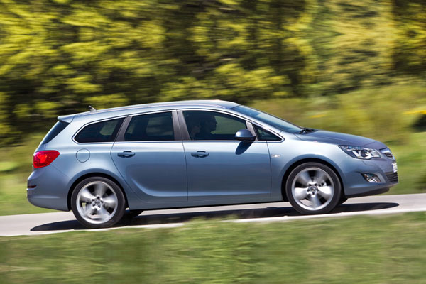 2010-opel-astra-sports-tourer