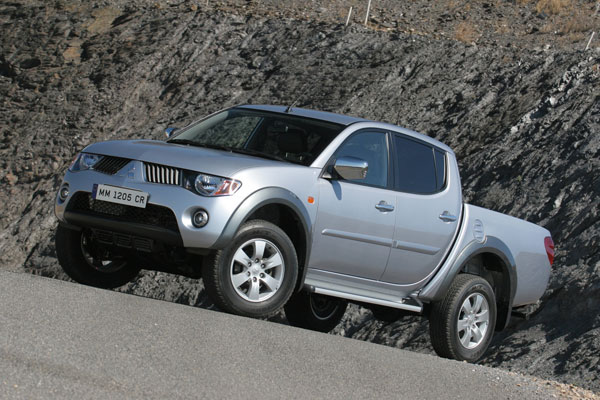 2005-mitsubishi-l-200