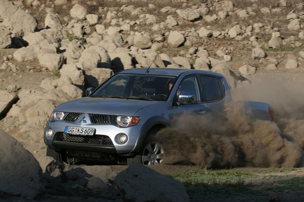 2005-mitsubishi-l-200