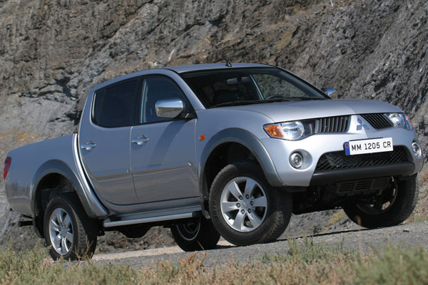 2005-mitsubishi-l-200