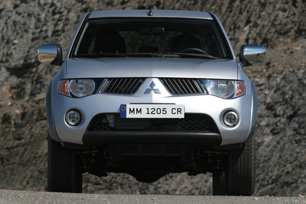 2005-mitsubishi-l-200