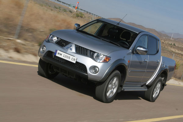 2005-mitsubishi-l-200