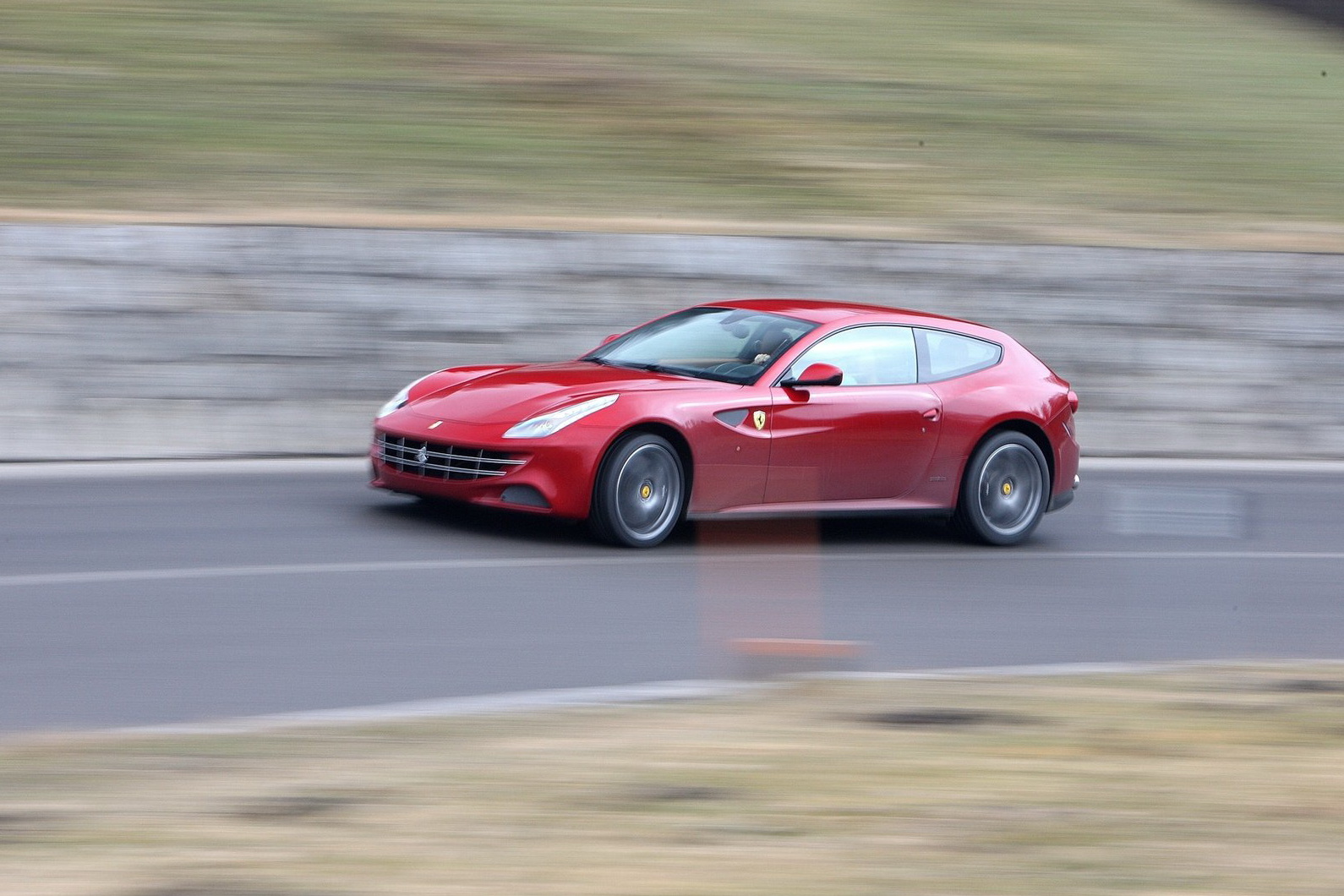 ferrari-ff-galerija