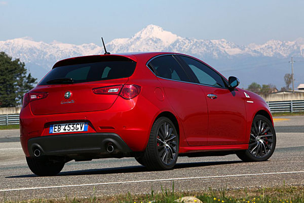 2011-alfa-romeo-giulietta-quadrifoglio-verde