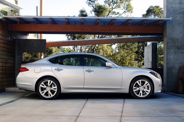 2010-infiniti-m-sedan