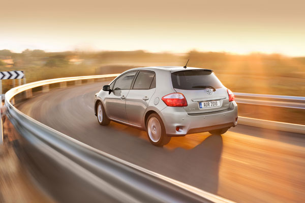 2010-toyota-auris-5-doors