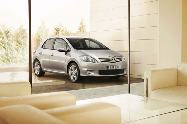 2010-toyota-auris-5-doors