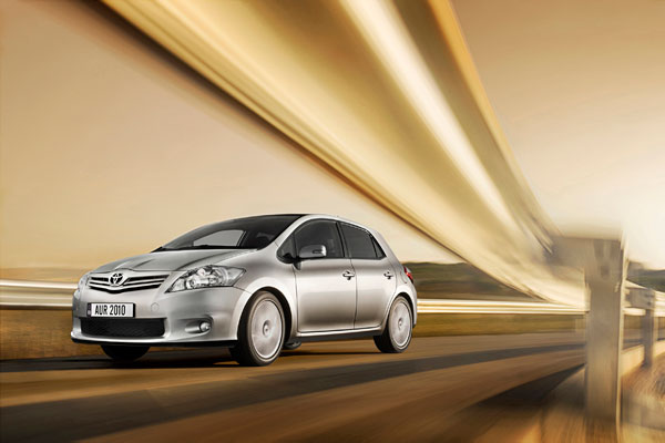 2010-toyota-auris-5-doors