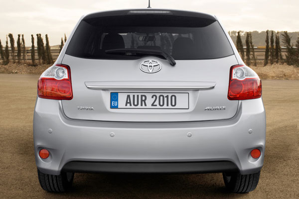 2010-toyota-auris-5-doors