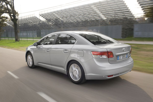 2009-toyota-avensis