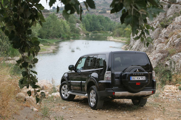 2006-mitsubishi-pajero-5-vrata