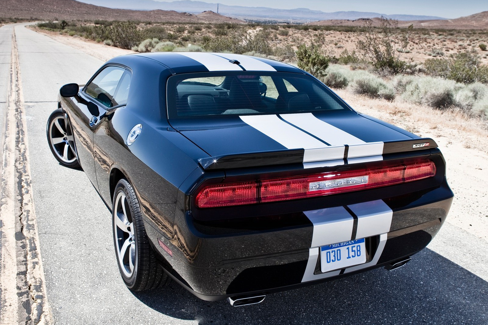 dodge-challenger-srt8-392