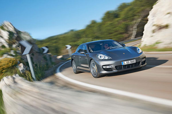 2011-porsche-panamera-turbo-s