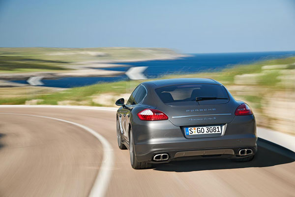 2011-porsche-panamera-turbo-s