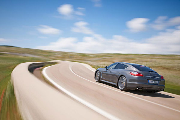 2011-porsche-panamera-turbo-s