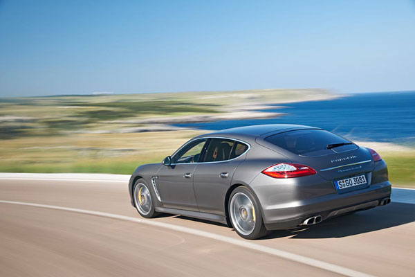 2011-porsche-panamera-turbo-s