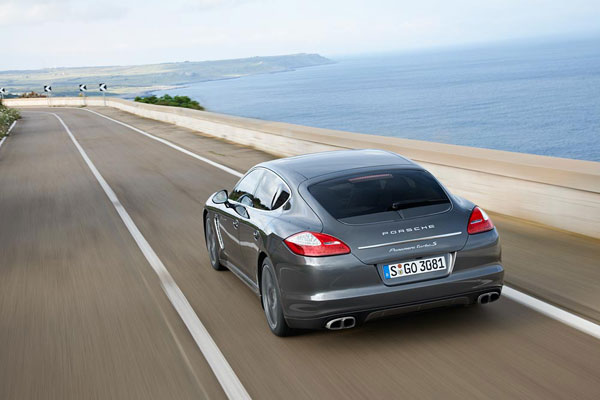 2011-porsche-panamera-turbo-s