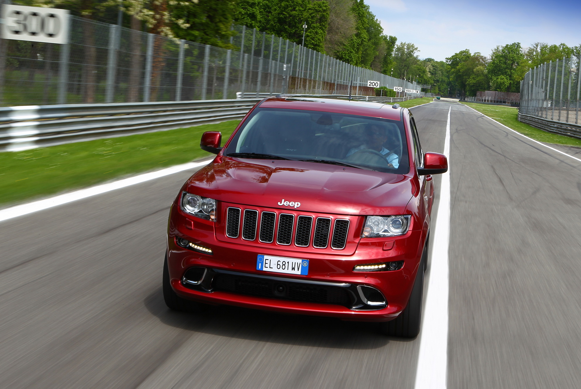 jeep-grand-cherokee-srt8-galerija