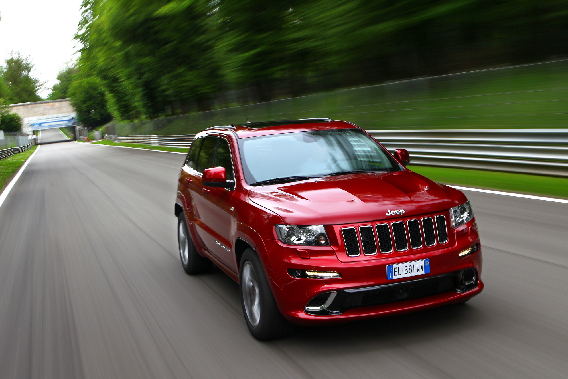 jeep-grand-cherokee-srt8-galerija