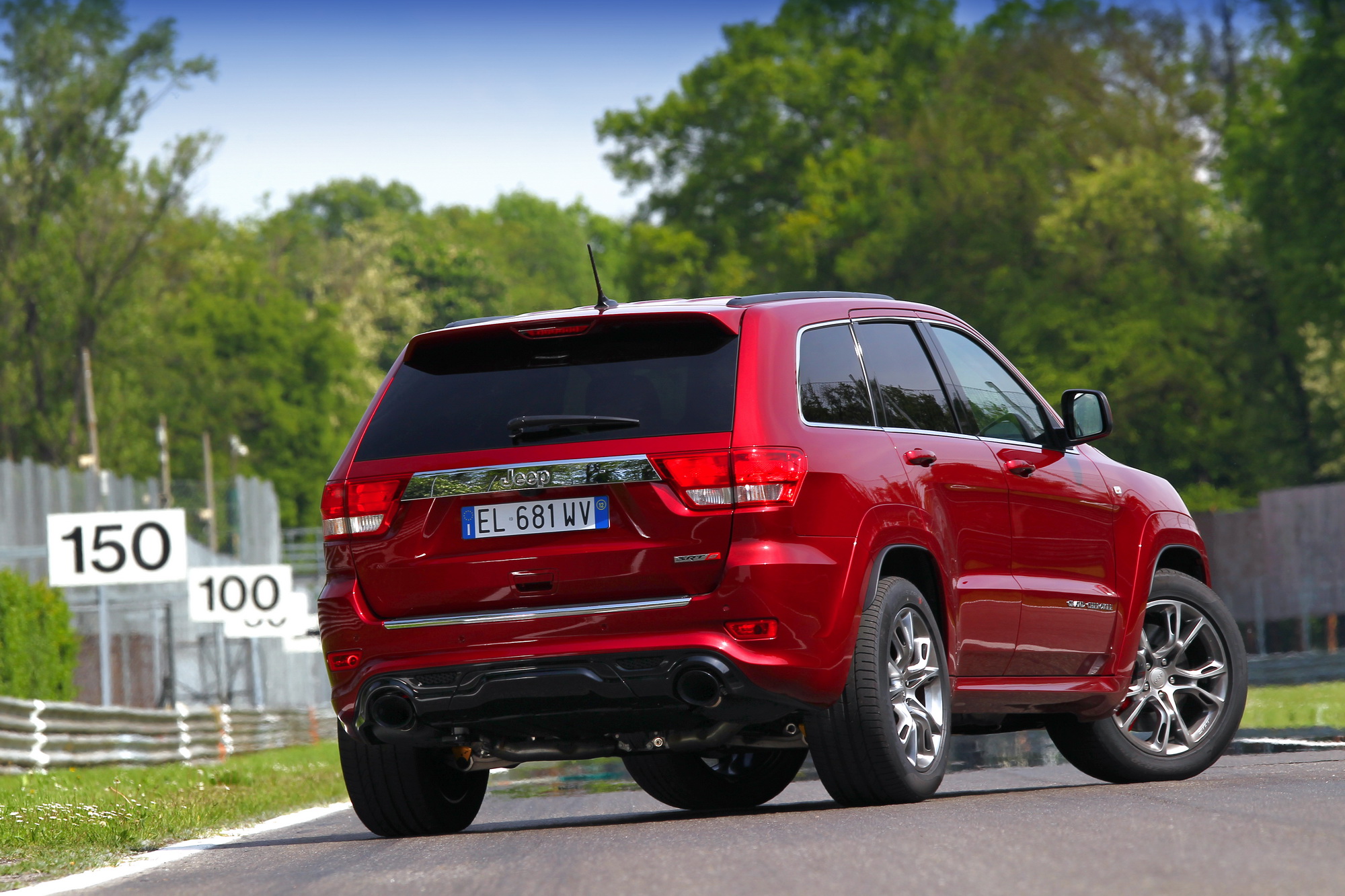 jeep-grand-cherokee-srt8-galerija