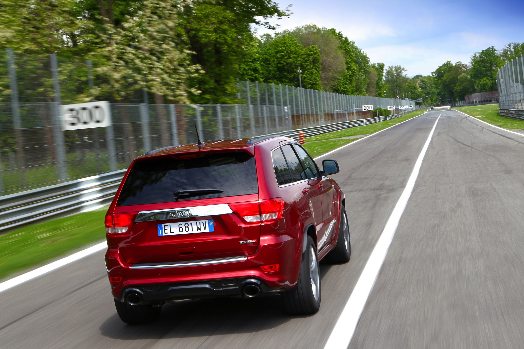 jeep-grand-cherokee-srt8-galerija