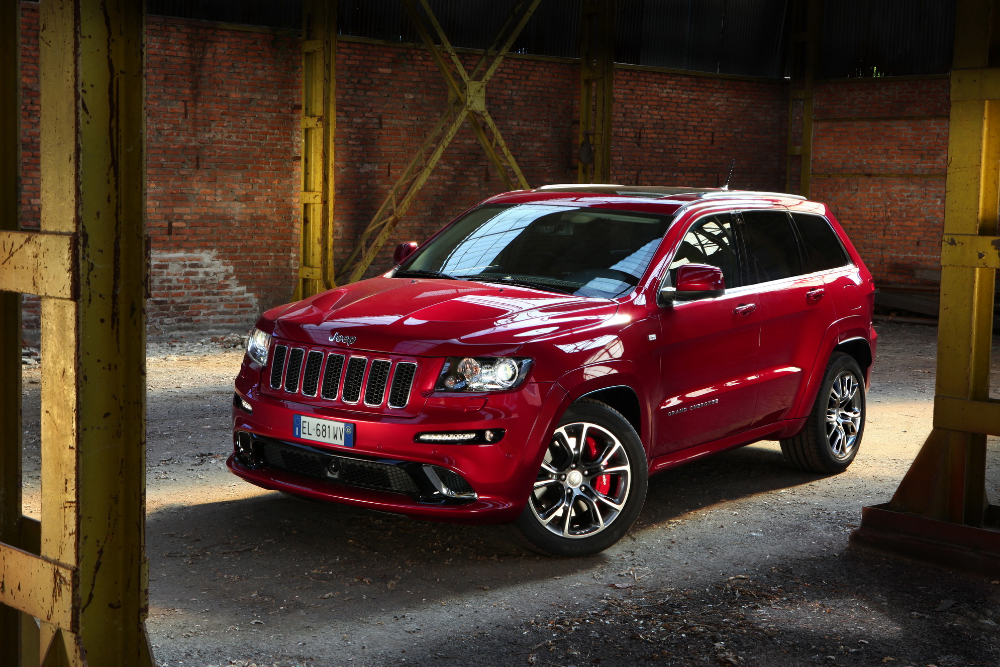 jeep-grand-cherokee-srt8-galerija