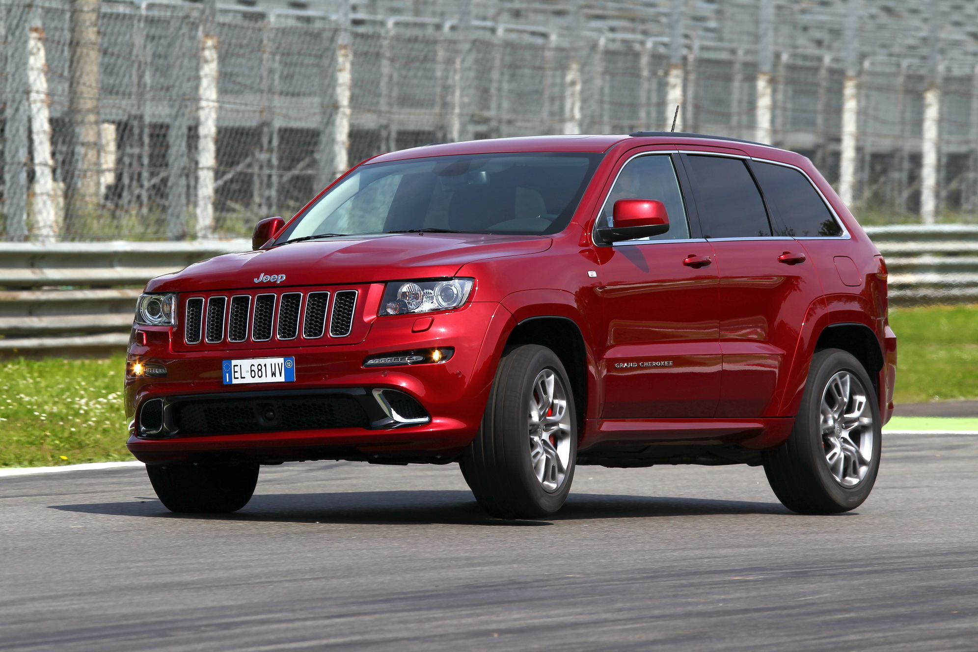 jeep-grand-cherokee-srt8-galerija