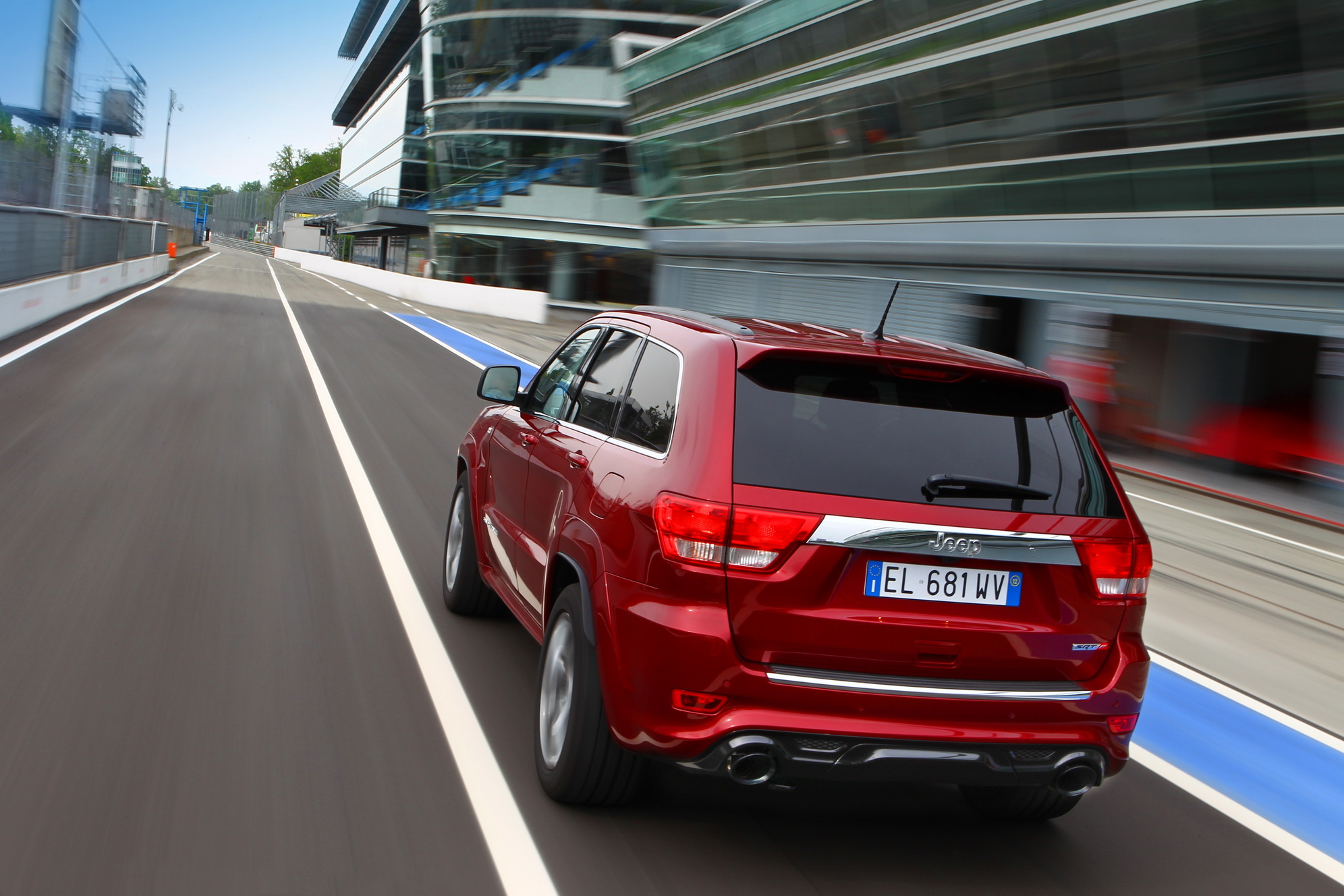 jeep-grand-cherokee-srt8-galerija