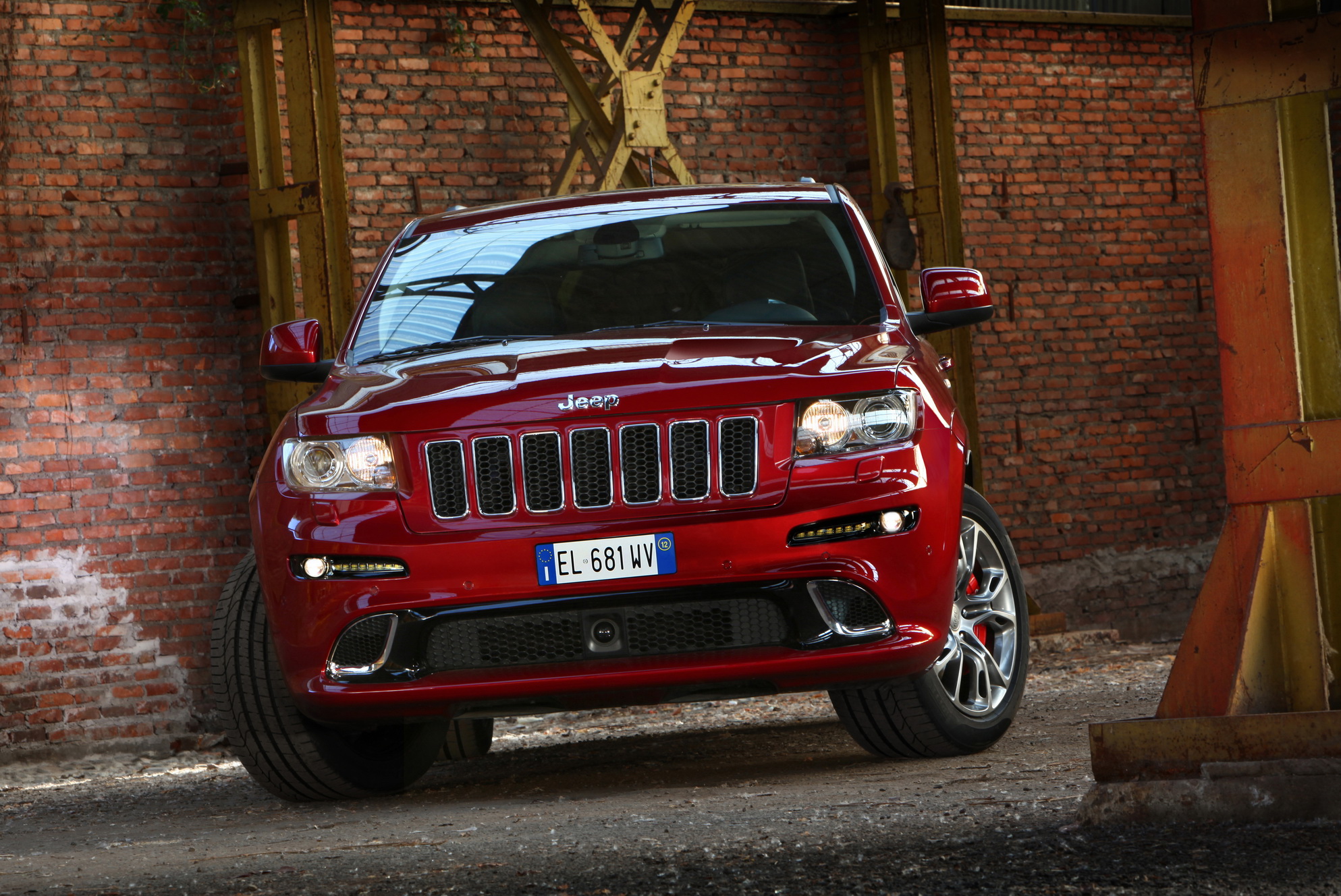 jeep-grand-cherokee-srt8-galerija