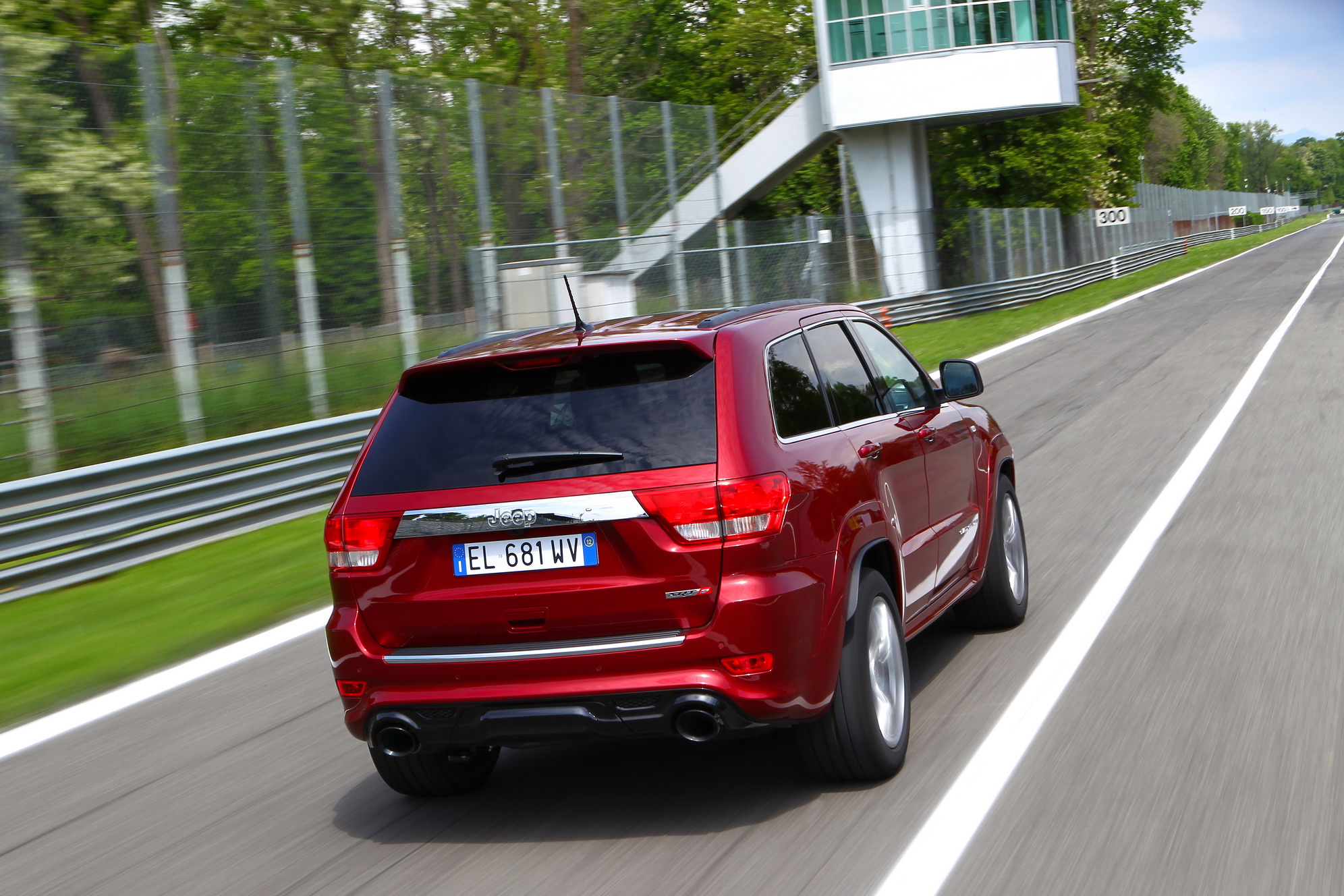 jeep-grand-cherokee-srt8-galerija