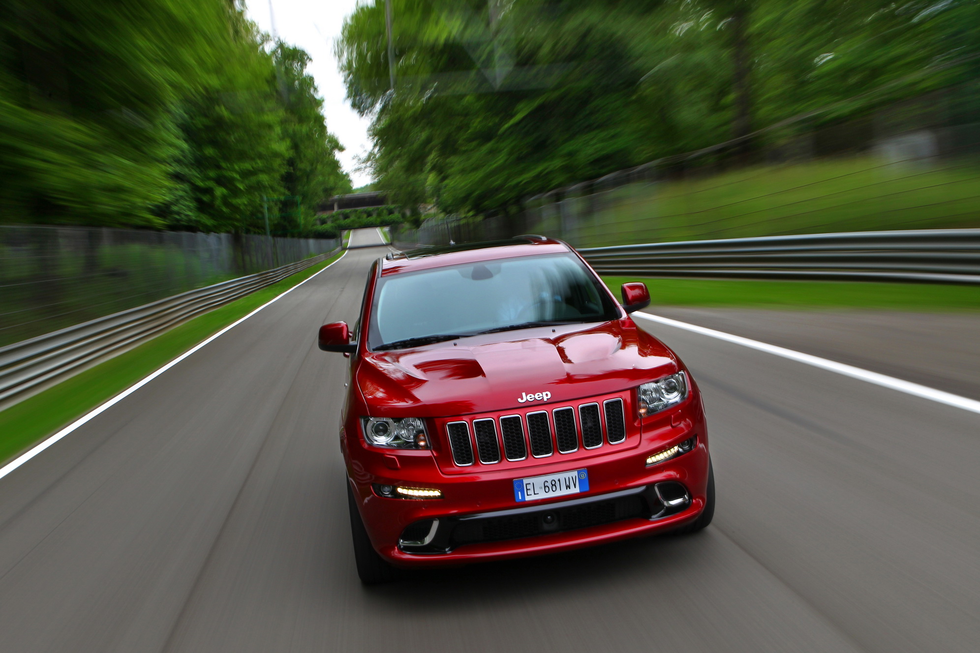 jeep-grand-cherokee-srt8-galerija