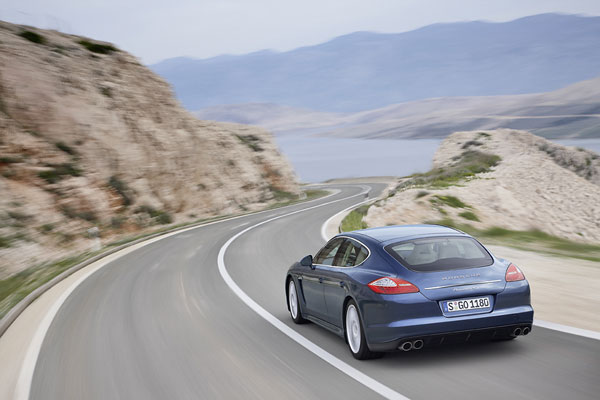 2009-porsche-panamera-4s