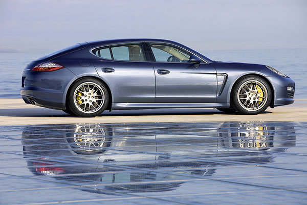 2009-porsche-panamera-4s