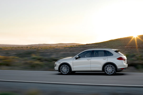 2010-porsche-cayenne-s-hybrid