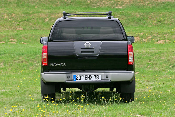 2005-nissan-navara-frontier-double-cab