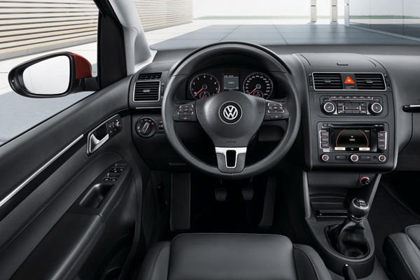 2011-volkswagen-touran