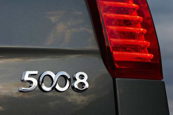 2009-peugeot-5008