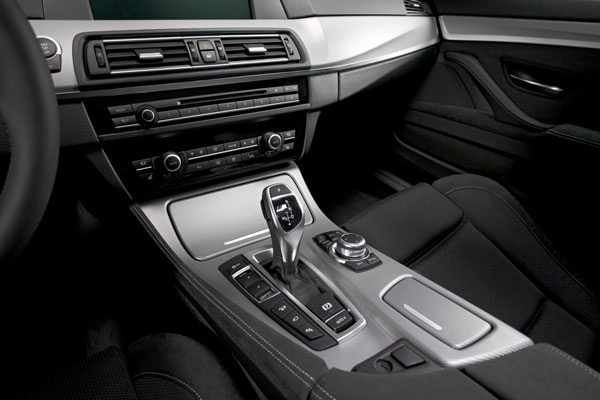 2012-bmw-m550d-touring