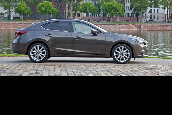 2014-mazda-3-40-fotografija