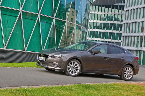 2014-mazda-3-40-fotografija