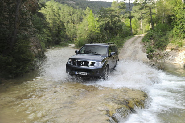 2013-nissan-pathfinder