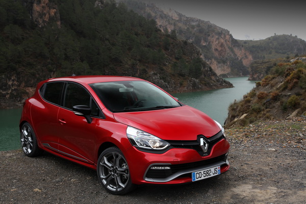 2013-renault-clio-rs