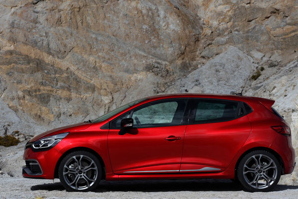 2013-renault-clio-rs