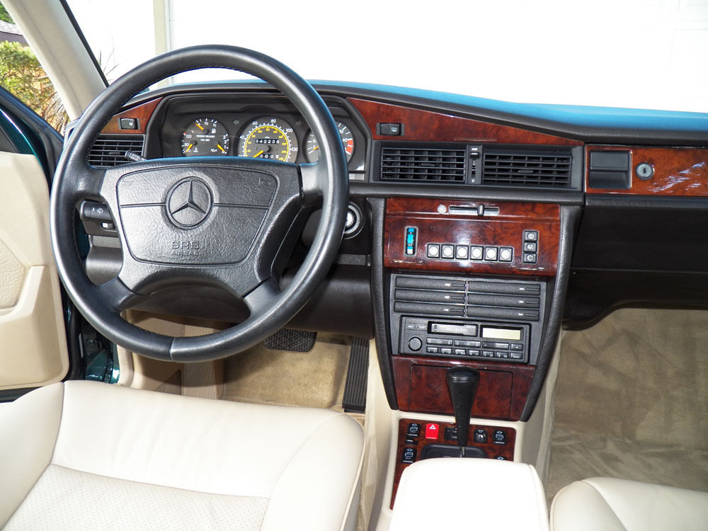 mercedes-190e-limited-edition-kao-nov