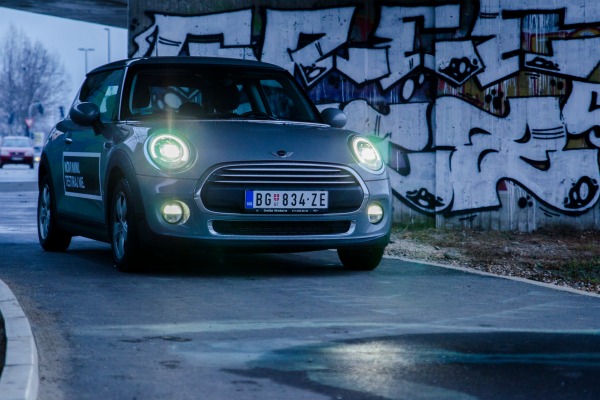 mini-cooper-one-novi-gradski-smeker