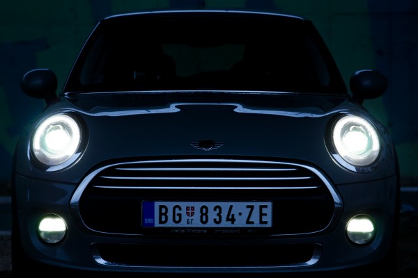 mini-cooper-one-novi-gradski-smeker