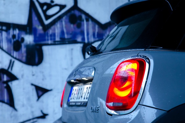 mini-cooper-one-novi-gradski-smeker