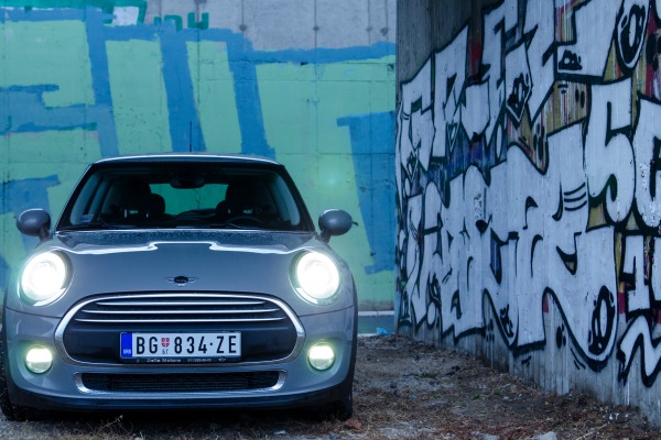 mini-cooper-one-novi-gradski-smeker