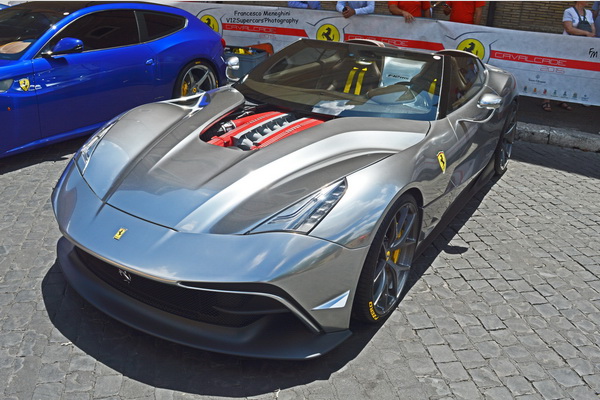 unikatni-ferrari-f12-trs